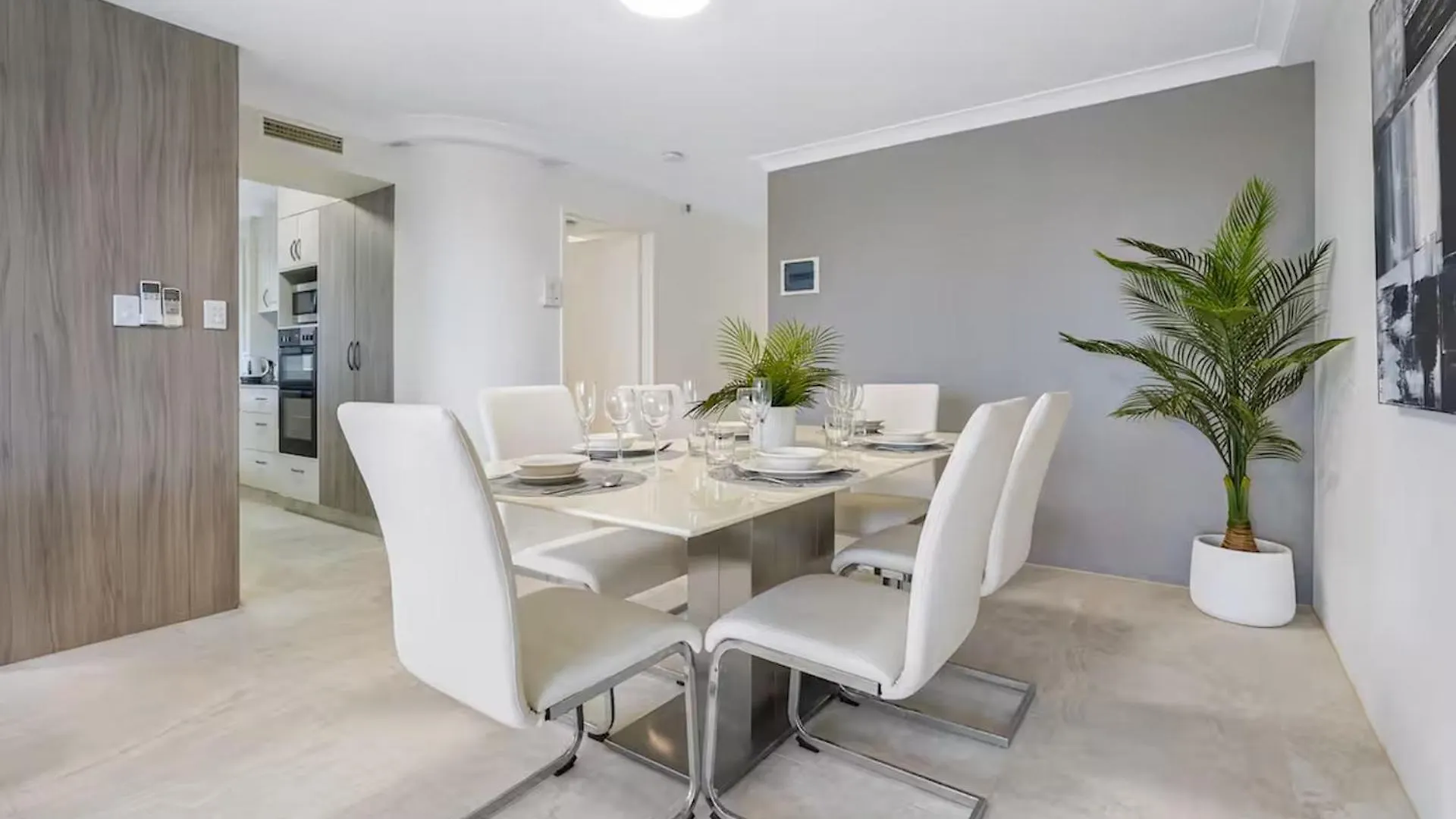 Beachfront Escape Zenith - Ocean Views, Pool, Spa Gold Coast